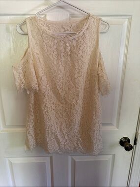 Lace Cold-Shoulder Blouse in Cream